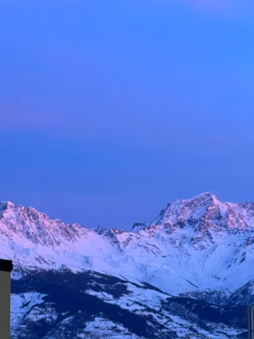 La Finestra Sulla Montagna - The Window On The Mountain Appartement Pila  Buitenkant foto